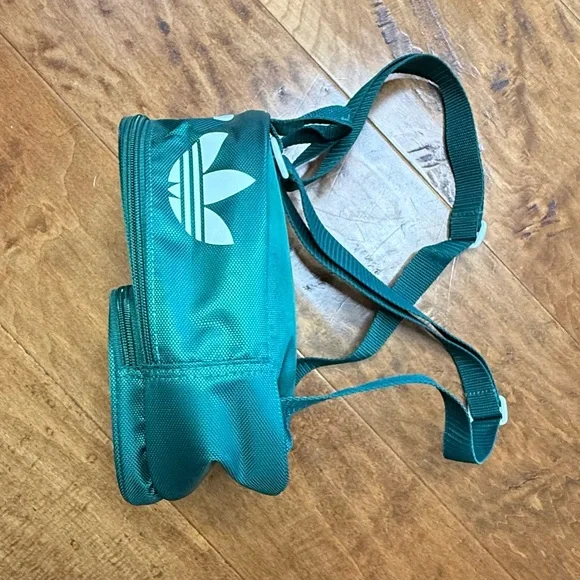 Adidas Originals Trefoil Mini Backpack Green Festival Travel Bag NWOT - Picture 8 of 11